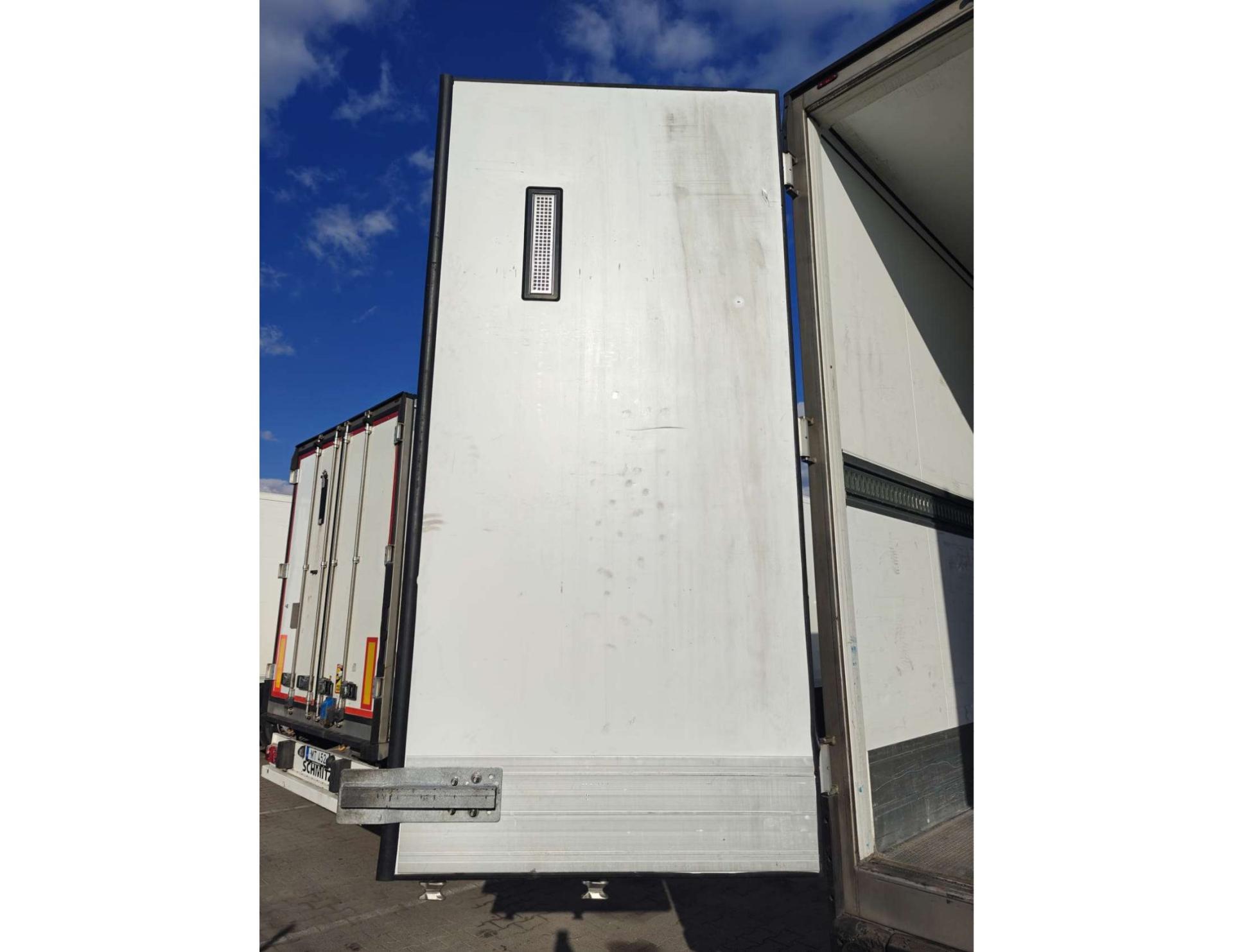 8c5fd64d01dfc262a1d20f6de578d402