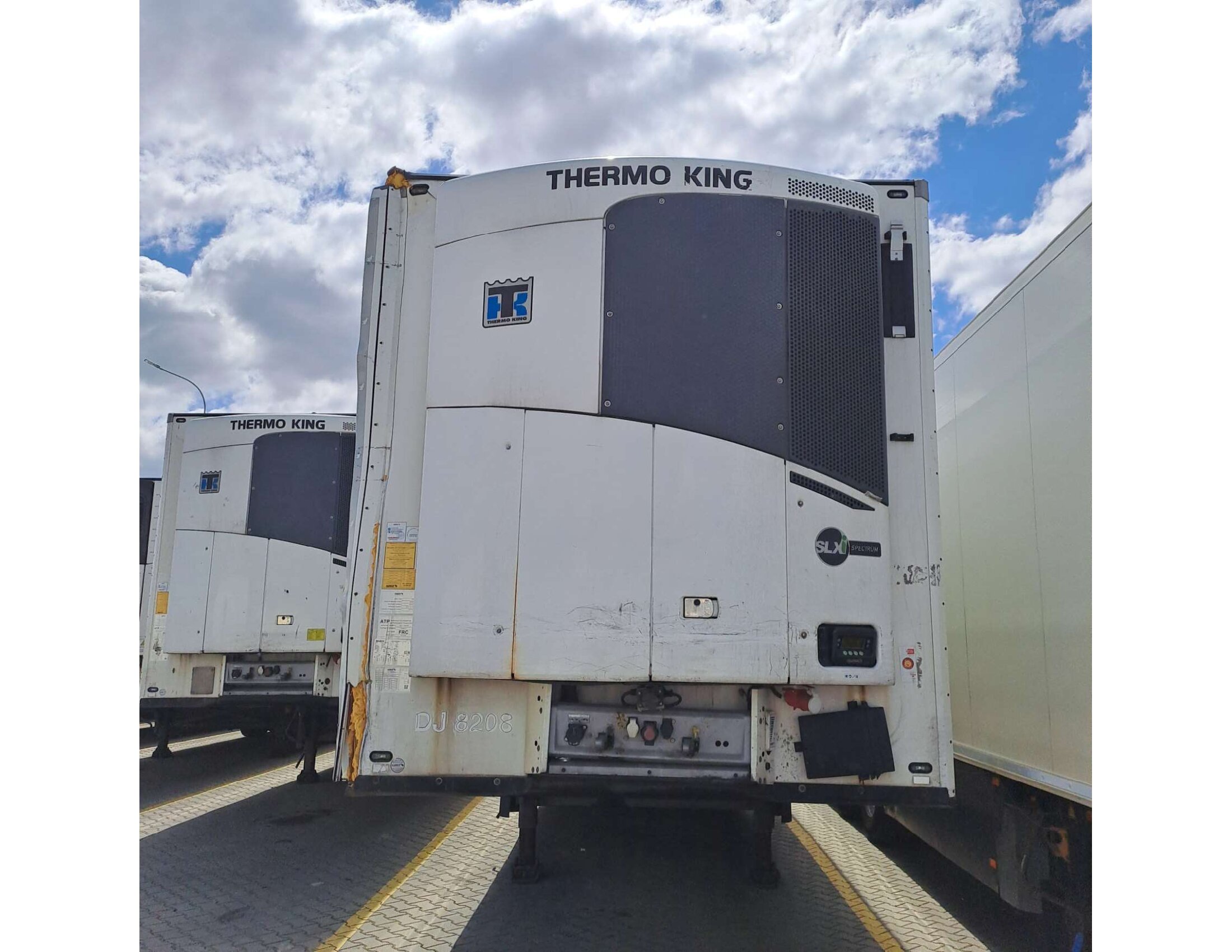 DJ_8208 land-02 2020 Schmitz Cargobull SKO FP 45 ThermoKing – 2 Zone