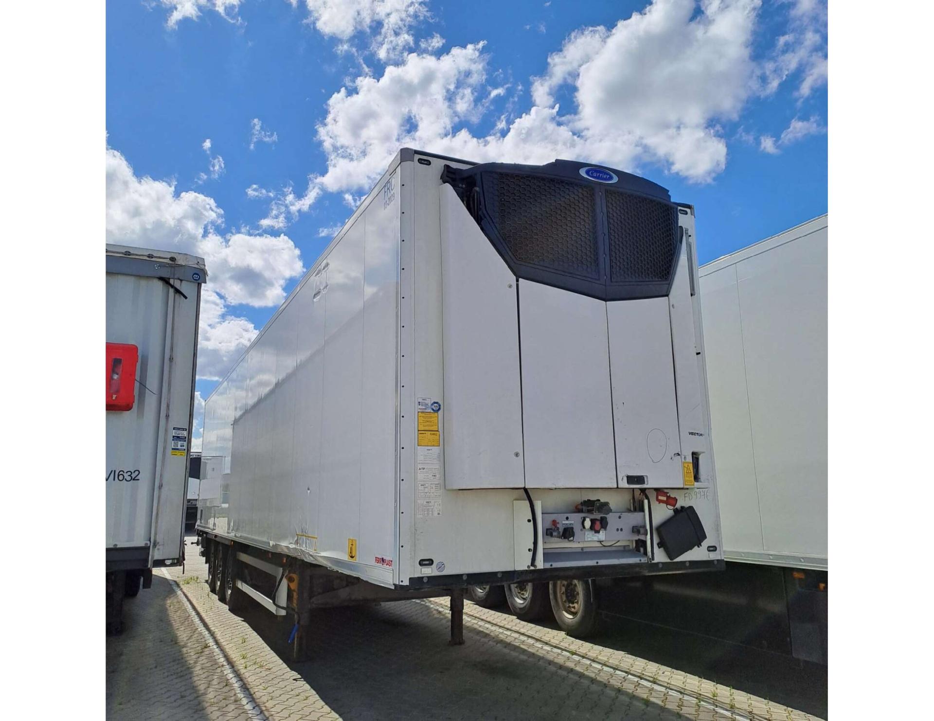 8ef55280e19fc2acb7e49ad962c61f77 2023 Schmitz Cargobull FP 45 ThermoKing SLXi 300 Multitemp Taillift