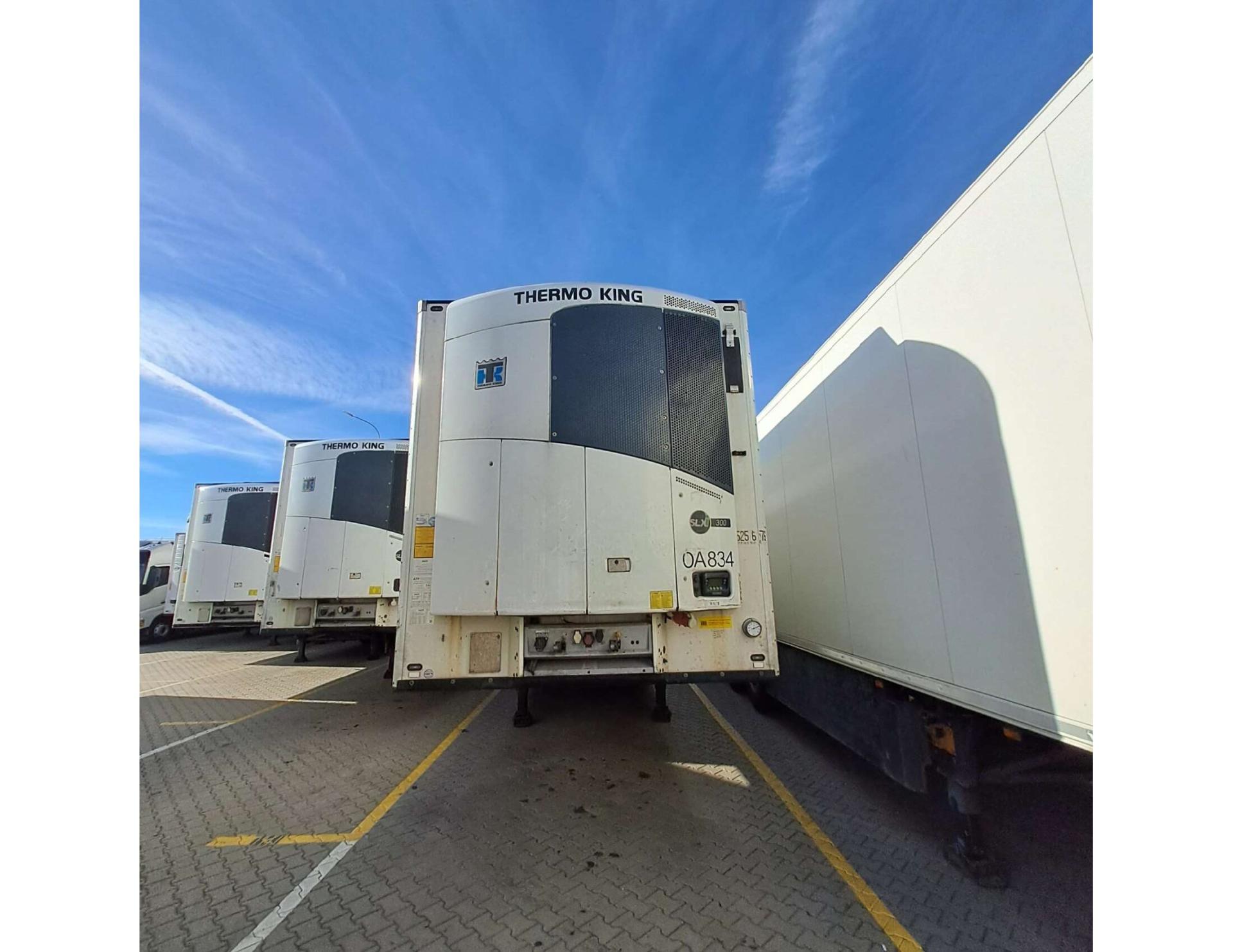 bf7d2f58fbf5a7aff2e8f923e5b1ce4b 2021 Schmitz Cargobull SKO Double Deck FP 60 ThermoKing SLXi 300 Lifting Axle