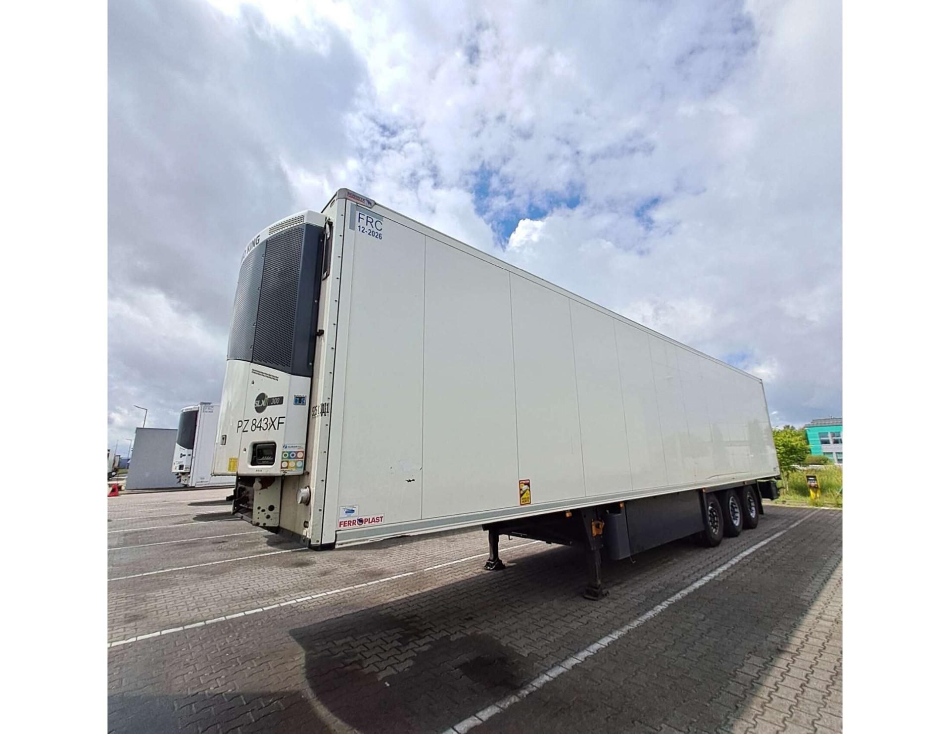 d93d2cbc93e904bae2fd1d2cffb9cbf2 2021 Schmitz Cargobull SKO FP 60 ThermoKing SLXi 300