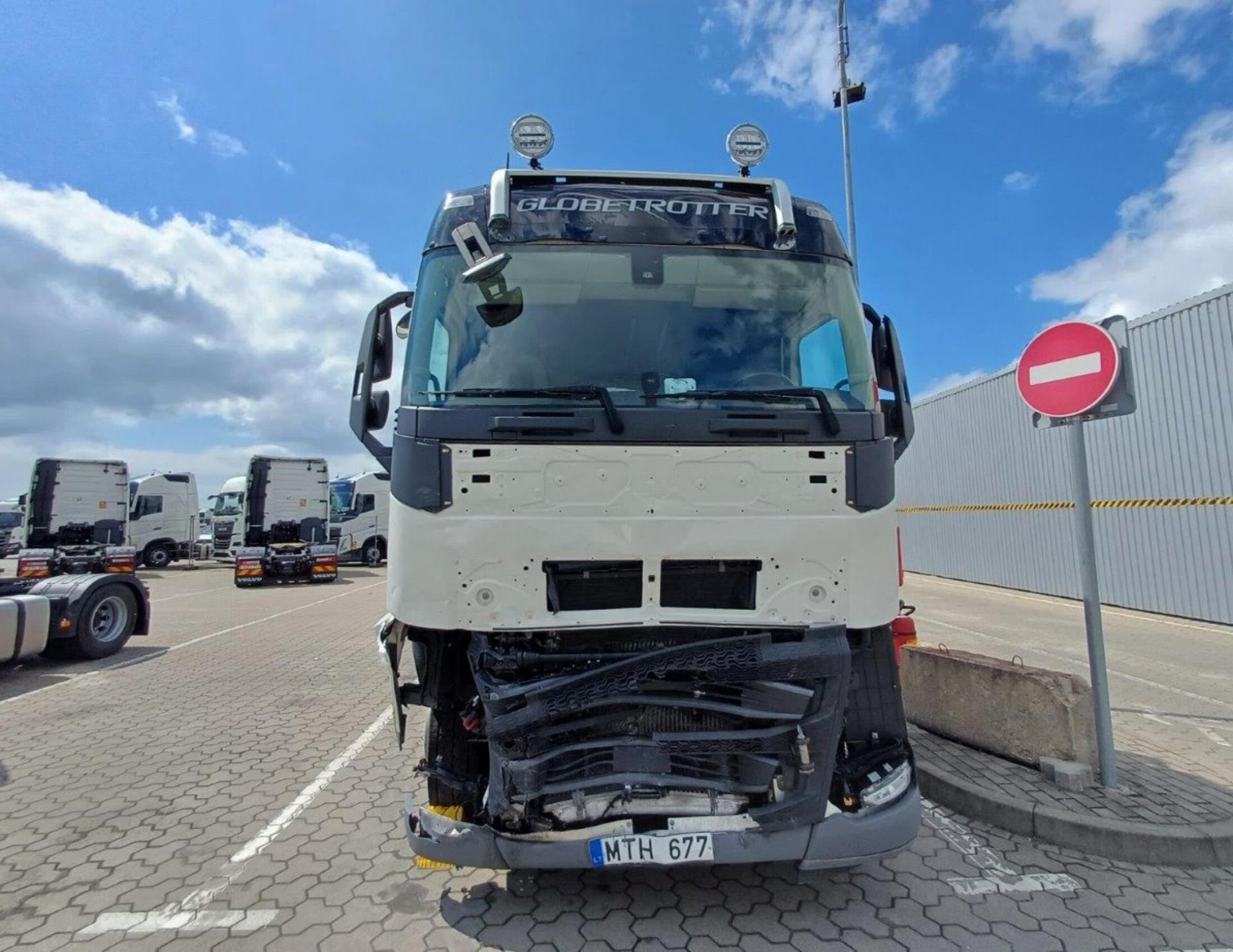 5baed589b6880fec94e593353d68d42d 2023 Volvo FH 540 Globetrotter XL Retarder Adaptive Cruise Control