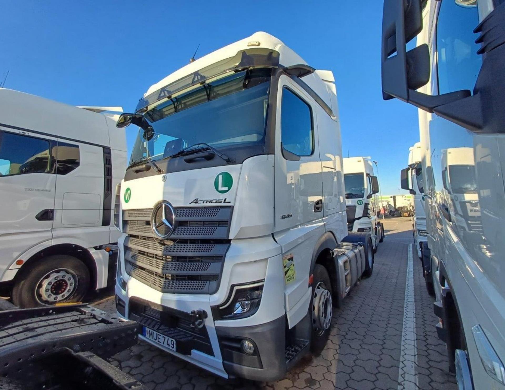 6e2b0fd6ea0b3505916cd0360599a932 2023 Mercedes-Benz Actros 5 1845 BigSpace MirrorCam