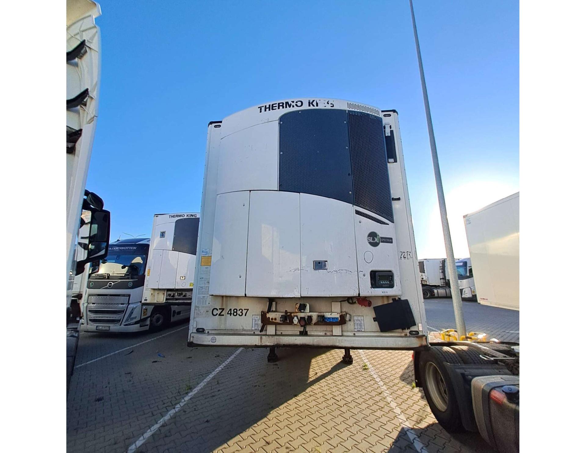 8f2df11b518eb43d8916d10c481dcc59 2019 Schmitz Cargobull SKO Double Deck FP 45 ThermoKing SLXi 300 Multitemp