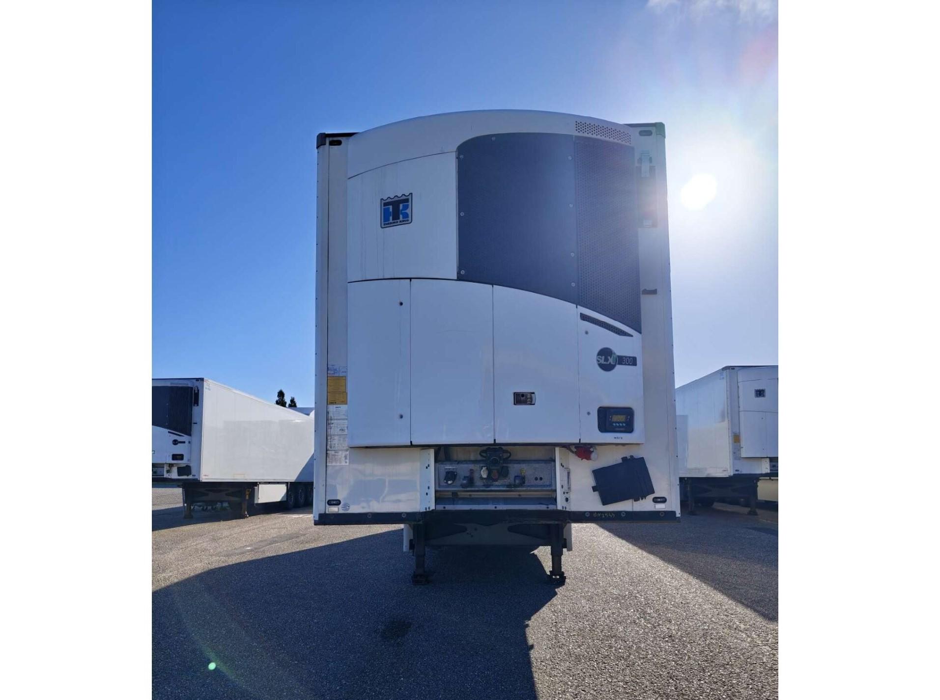 3a0dfae57097399612d4a2986fb5ccf4 2020 Schmitz Cargobull SKO FP 45 ThermoKing SLXi 300 Taillift