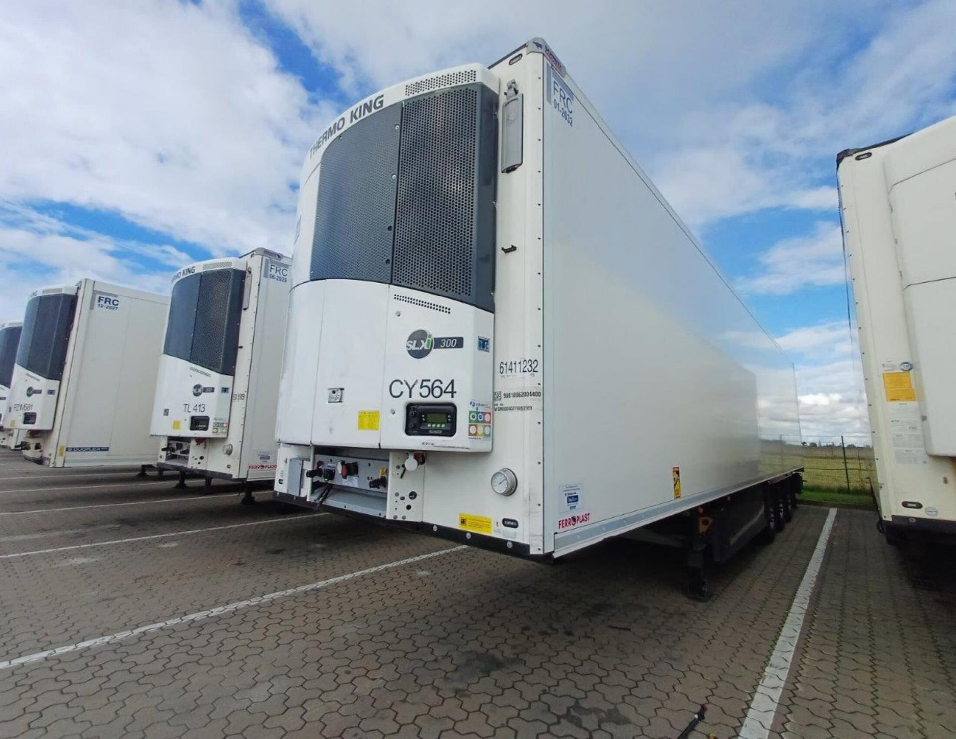 ae76cbdeaa20fa6362146f77e754272c 2026 Schmitz Cargobull SKO Double Deck FP 45 ThermoKing SLXi 300 Lifting Axle